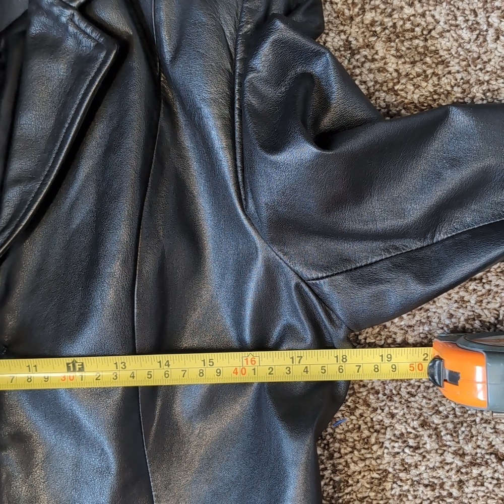 Danier Women's Black Leather Jacket Size Small - Picture 8 of 16